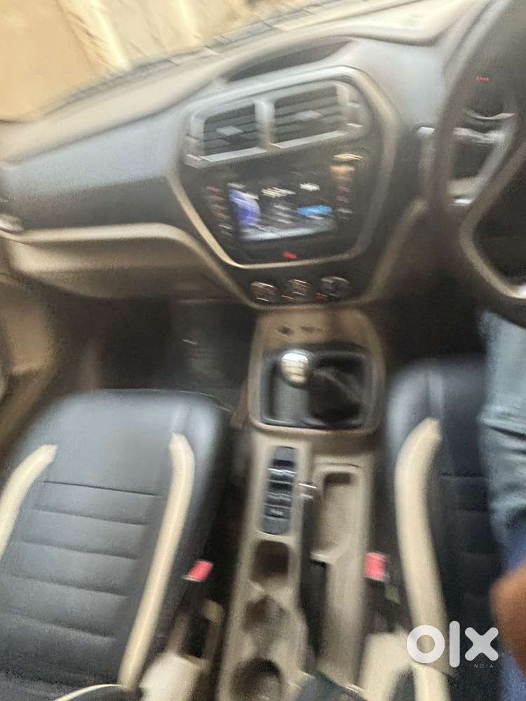 Mahindra Tuv 300 T10, 2019, Diesel