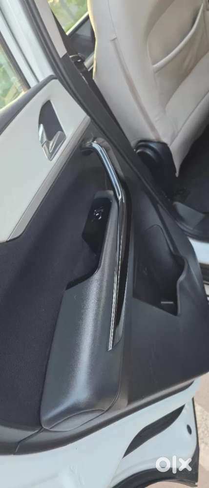 Mahindra Xuv700 Ax7 Luxury Pack Awd, 2021, Petrol