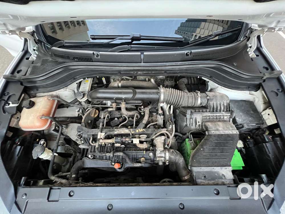 Mahindra Xuv700 2.0 Ax 5 Petrol At Str, 2022, Petrol