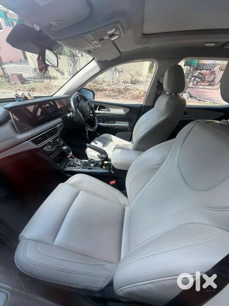 Mahindra Xuv700 2022 Petrol 27000 Km Driven