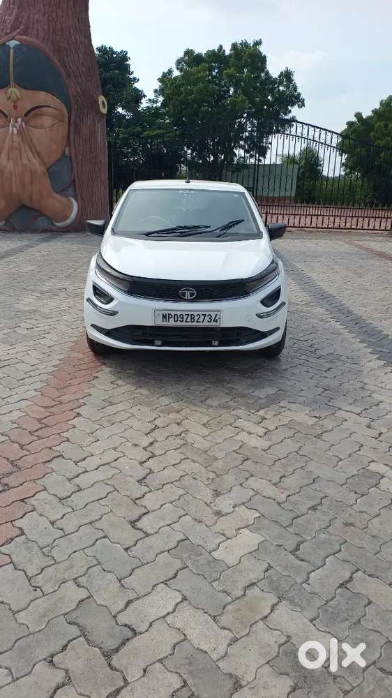 Tata Altroz 1.2 Petrol 2002