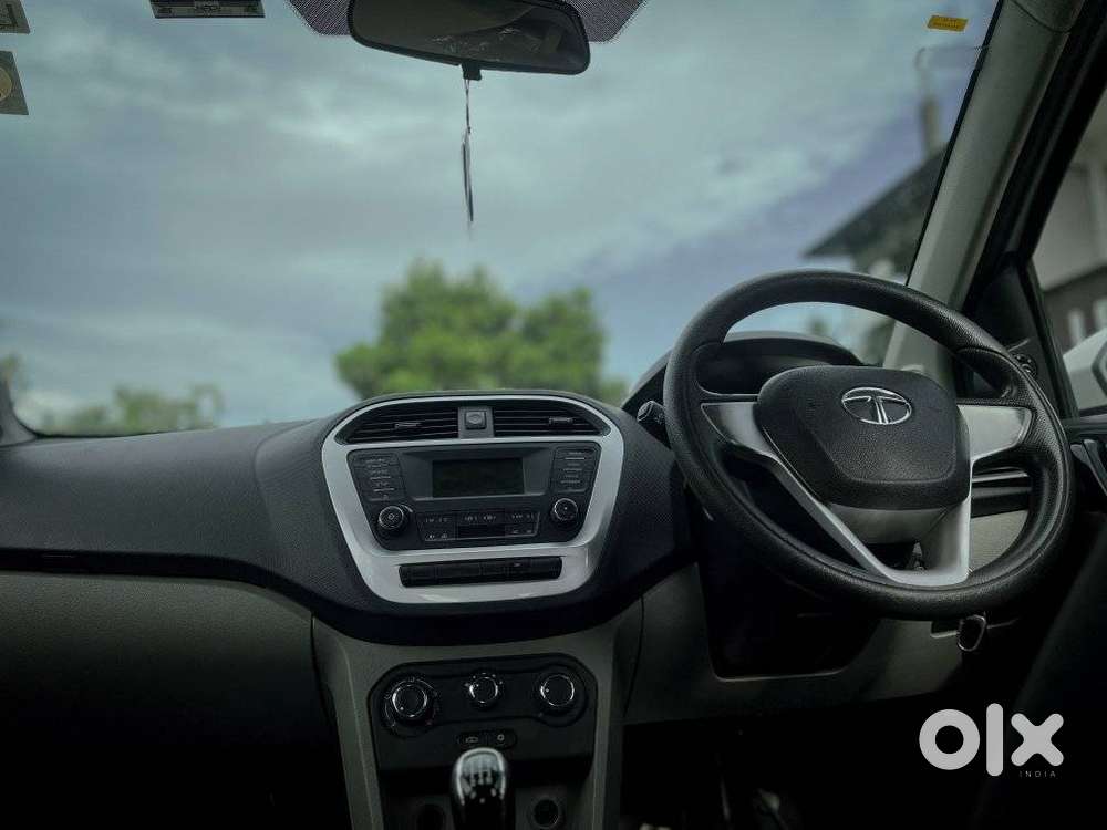 Tata Tiago 1.2 Revotron Xt (o), 2016, Petrol