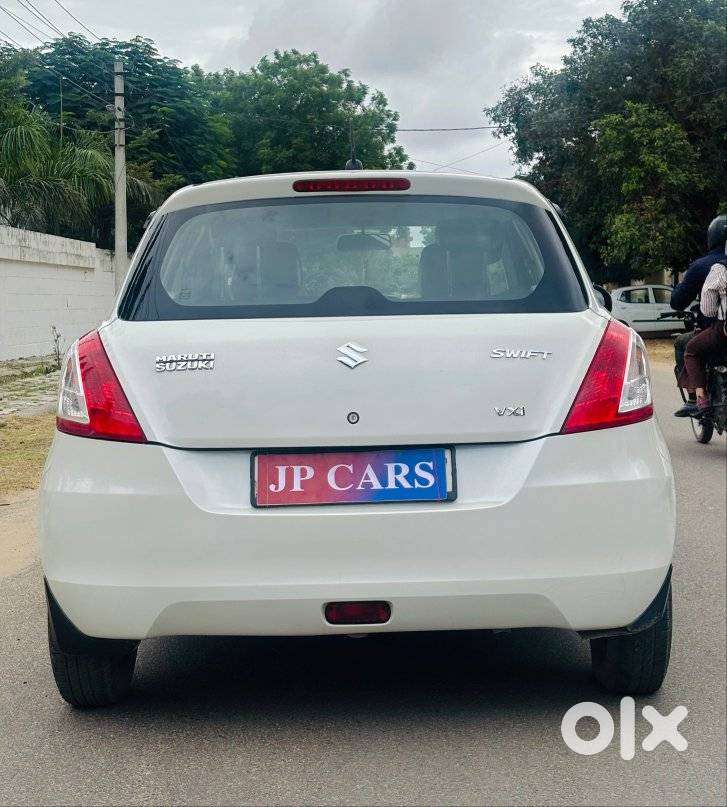 Maruti Suzuki Swift Vxi + Manual, 2017, Petrol