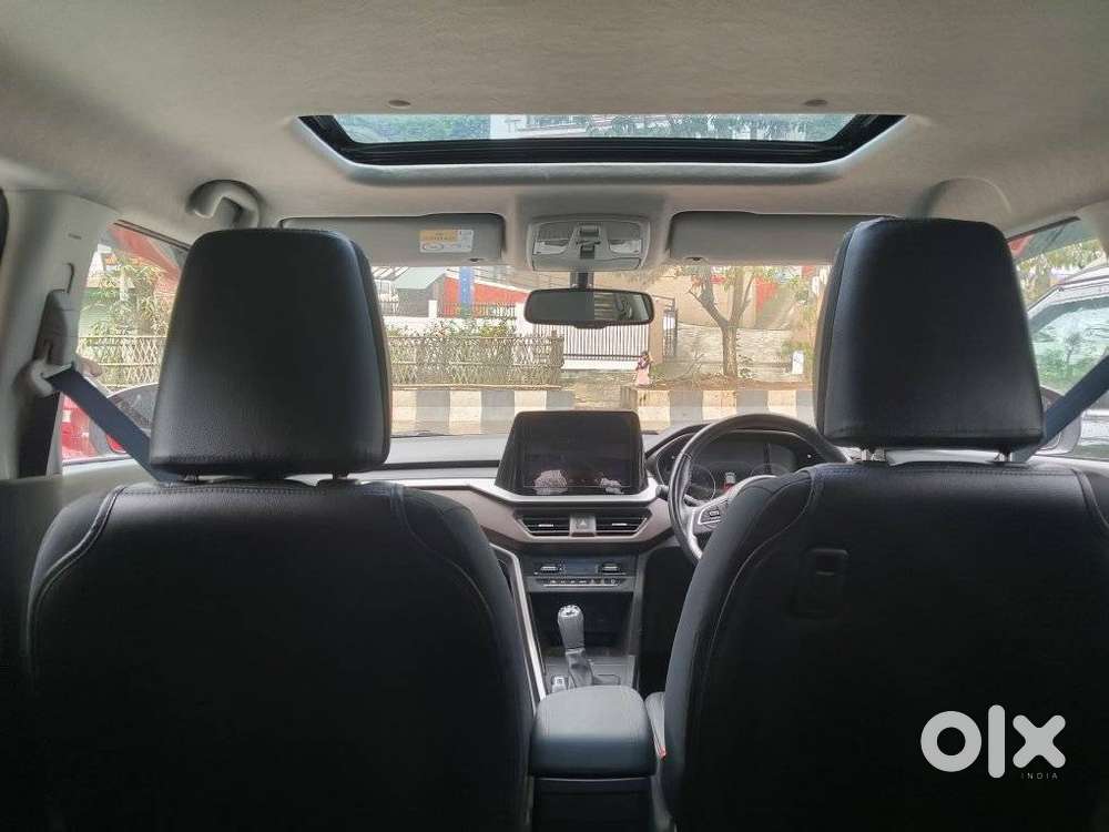 Maruti Suzuki Brezza 1.5 Zxi Smart Hybrid Dual Tone, 2023, Petrol