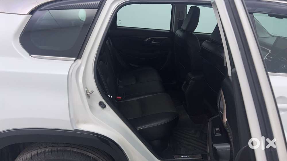 Maruti Suzuki Grand Vitara 1.5 Alpha Plus Intelligent Hybrid Ecvt, 2..