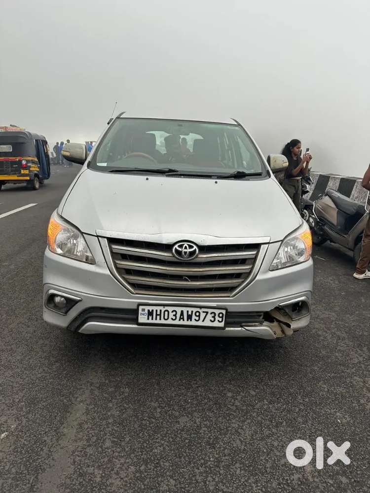 Sale Toyota Innova 2.5 V 2010 December 2011 Model