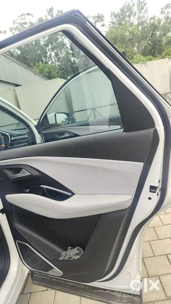 Mg Hector Sharp Pro 2026 Petrol Automatic