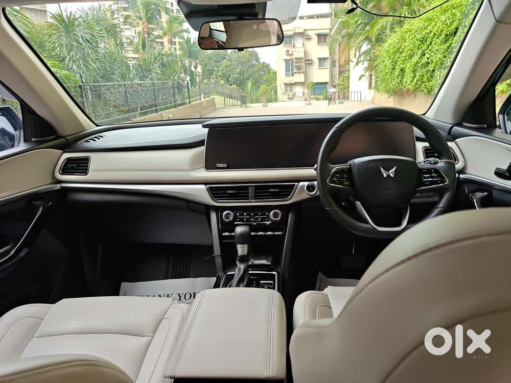 Mahindra Xuv700 2.0 Ax 7 Petrol At Luxury Pack Str, 2024, Petrol
