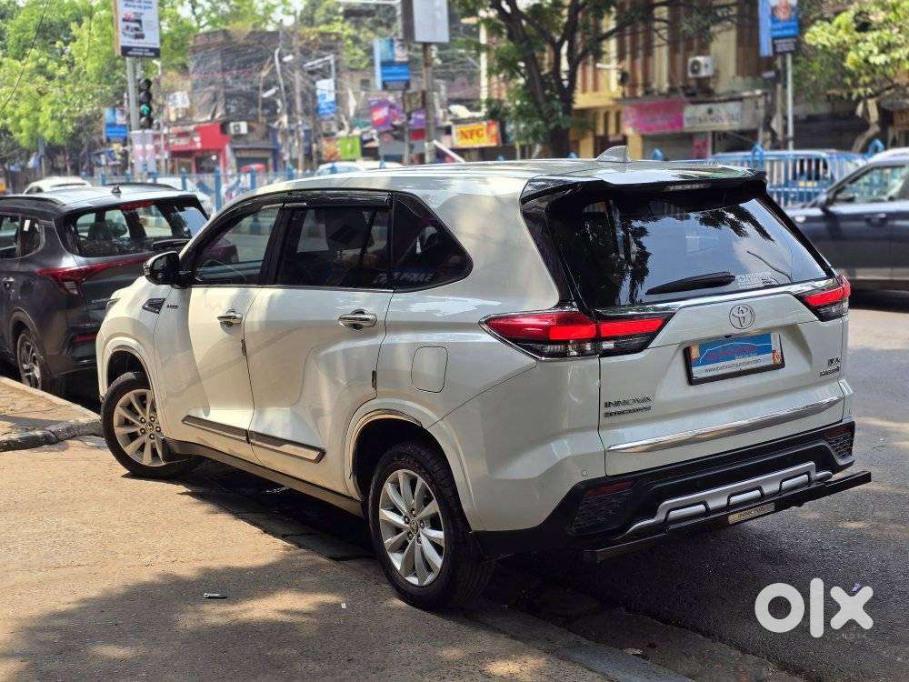 Toyota Innova Hycross 2.0 Vx Hybrid 8 Str, 2023, Petrol
