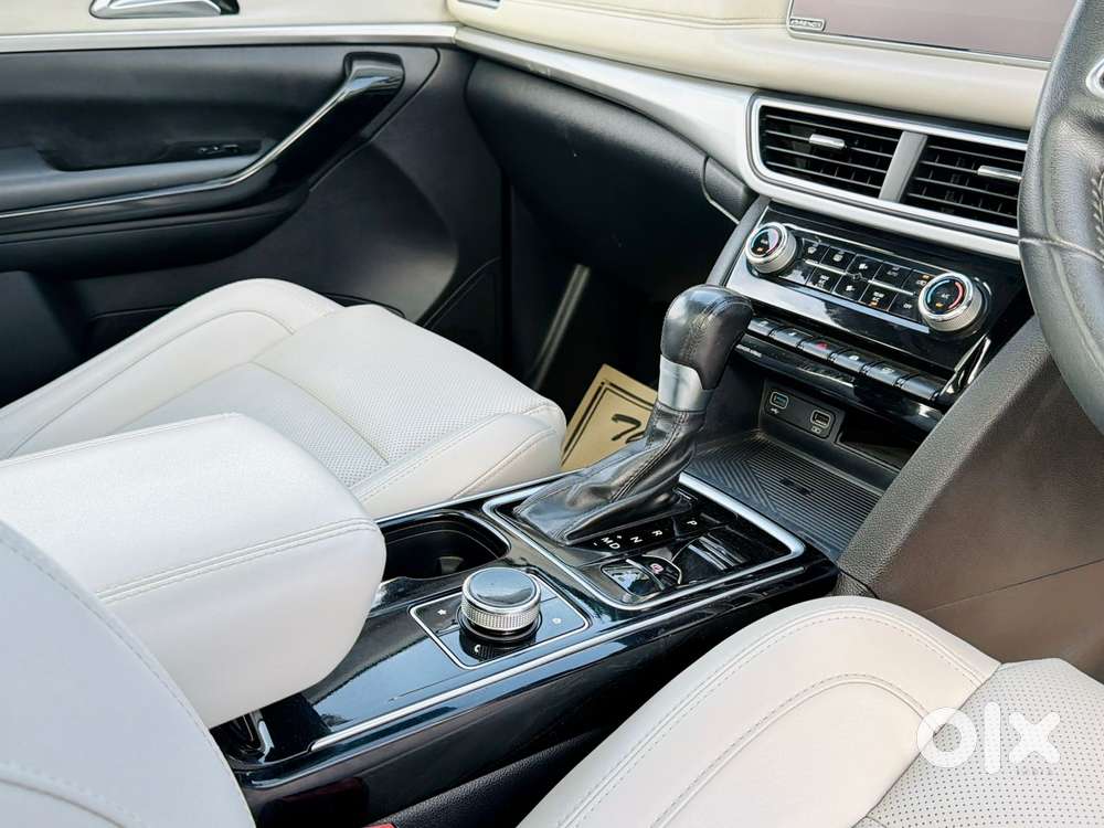 Mahindra Xuv700 2.0 Ax 7 Petrol At Luxury Pack Str, 2022, Petrol