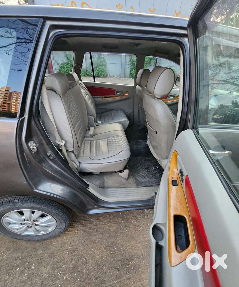 Toyota Innova 2.5 Vx 8 Seater Bs Iv, 2010