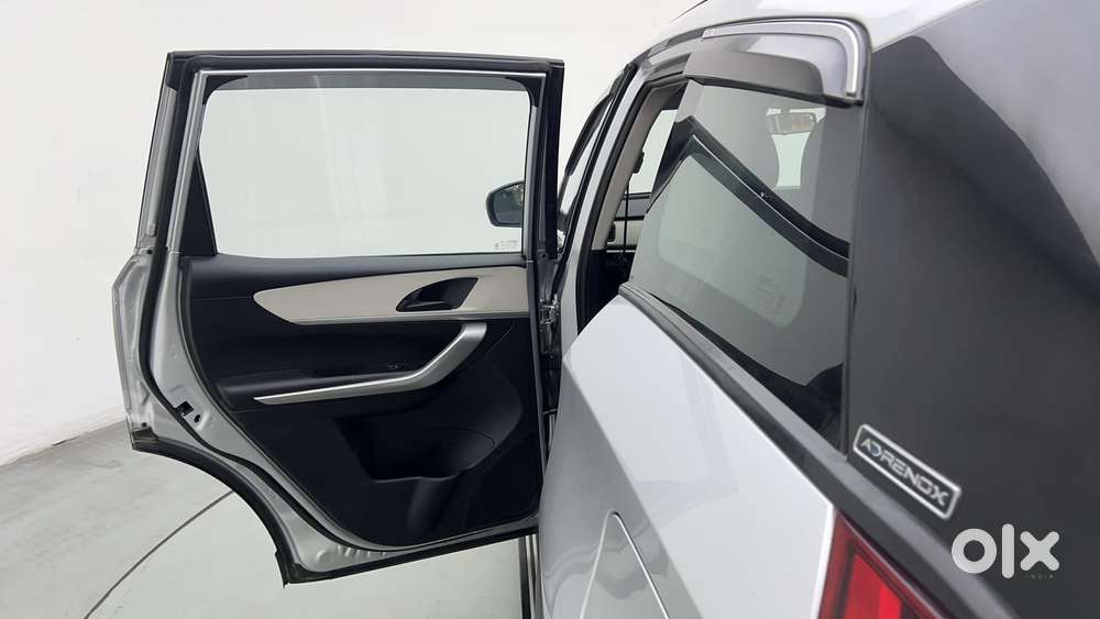 Mahindra Xuv700 2.2 Ax 5 Diesel At 7 Str, 2024, Diesel