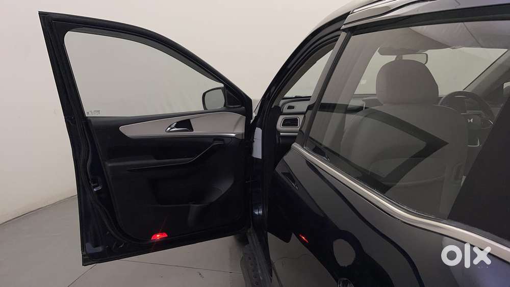 Mahindra Xuv700 2.2 Ax 7 Diesel At Luxury Pack Str, 2021, Diesel