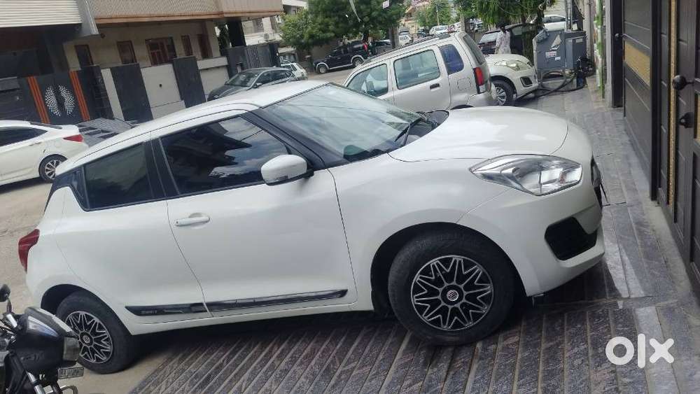 Maruti Suzuki Swift Vxi + Manual, 2022, Petrol