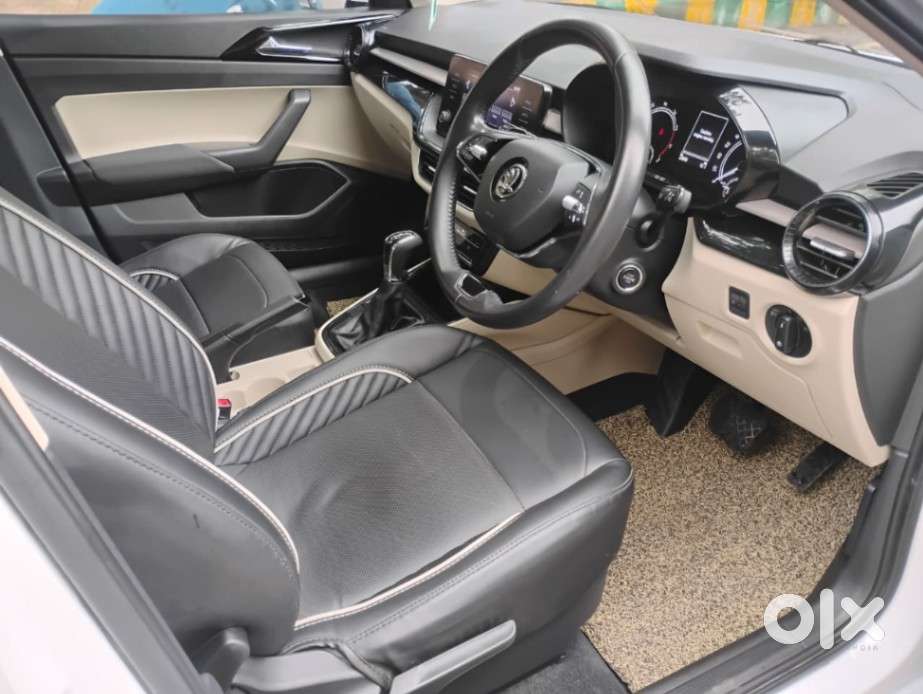 Skoda Slavia Ambition 1.0l Tsi At, 2023, Petrol
