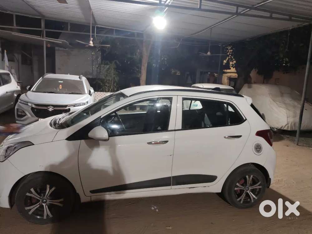 Hyundai Grand I10 Prime 2015 Diesel 80000 Km Driven , Push Button