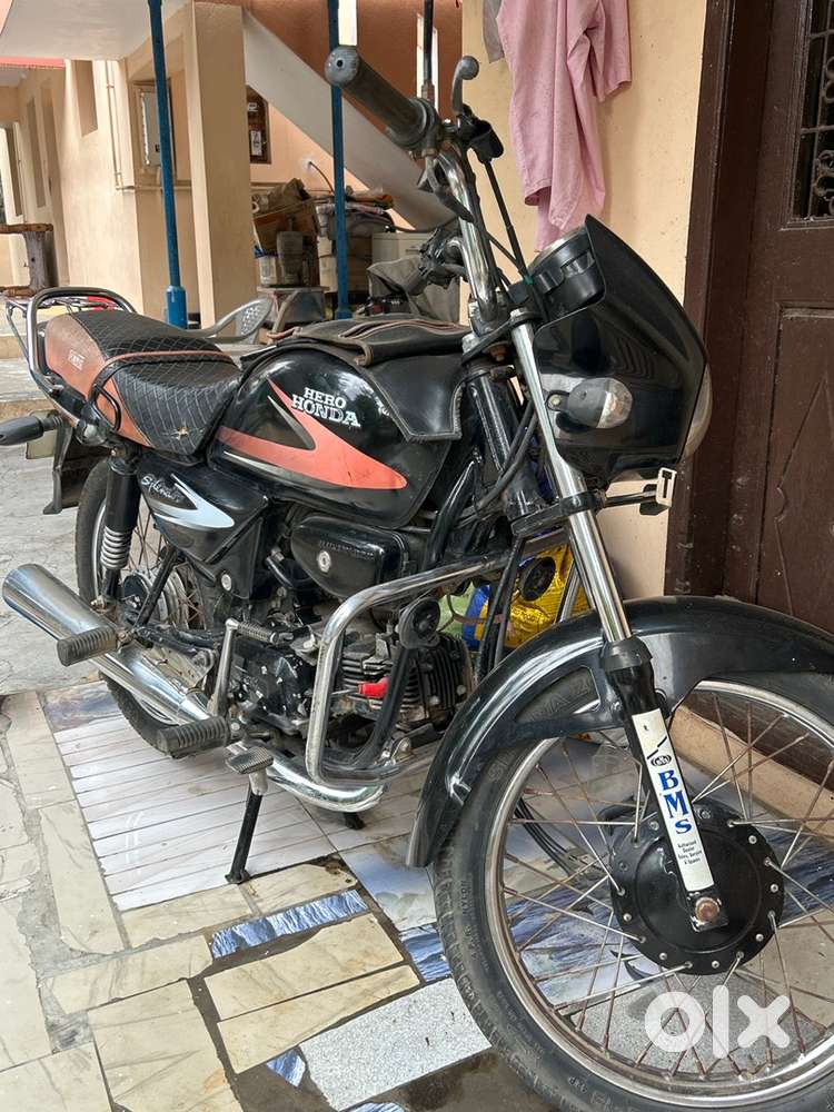 It is a 2000 model splendor bike it is in good running condition ...