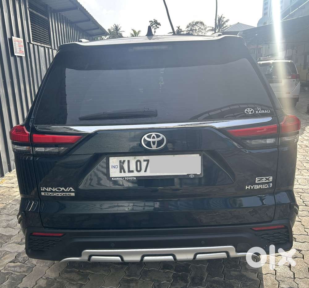 Toyota Innova Hycross 2.0 Zx (o) Hybrid 7 Str, 2023, Petrol