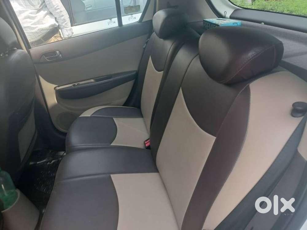 I20 Car White, Petrol, Sports For Sale