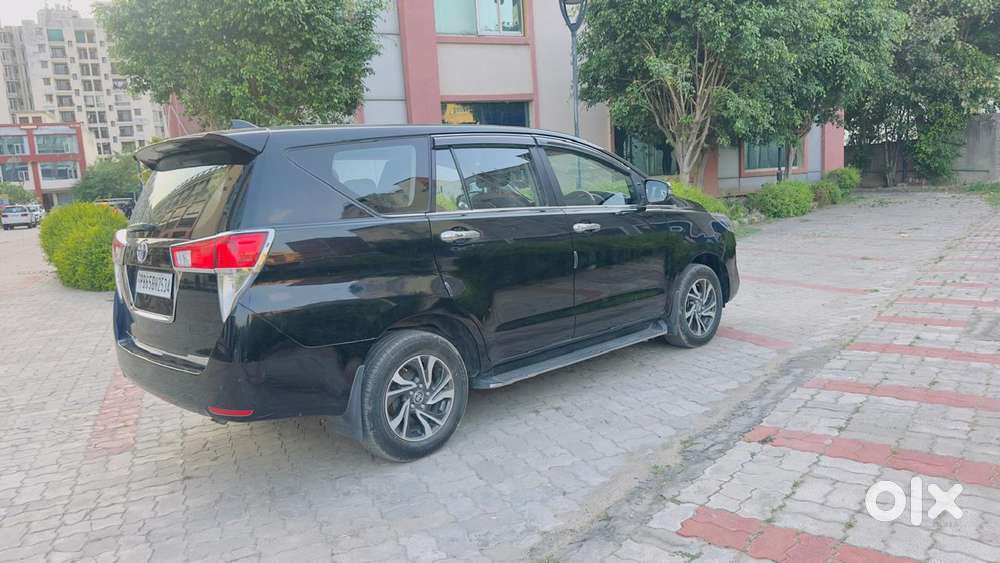 Toyota Innova Crysta 2.4 G Mt, 2023, Diesel