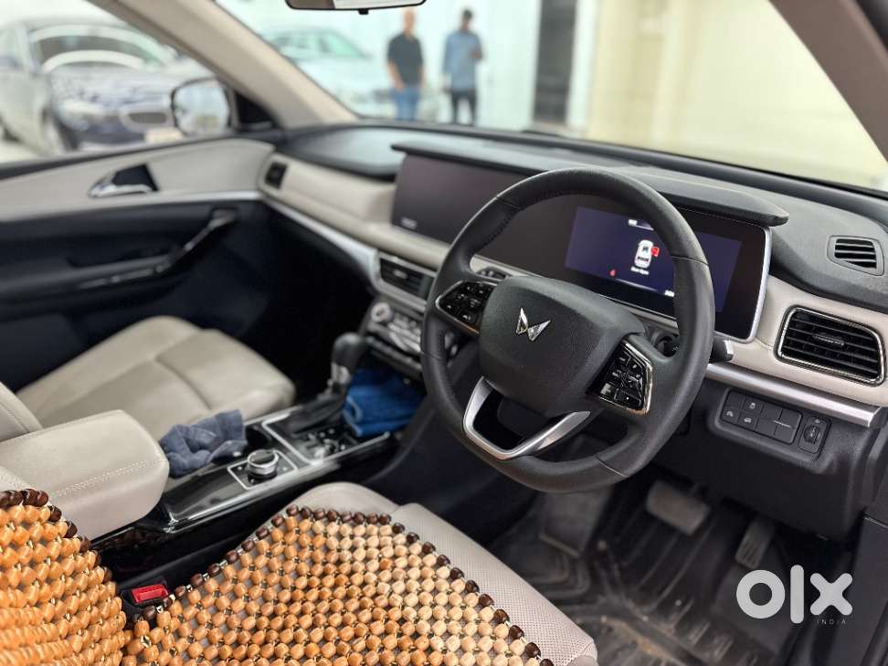 Mahindra Xuv700 2.0 Ax 7 Petrol At Luxury Pack Str, 2024, Petrol