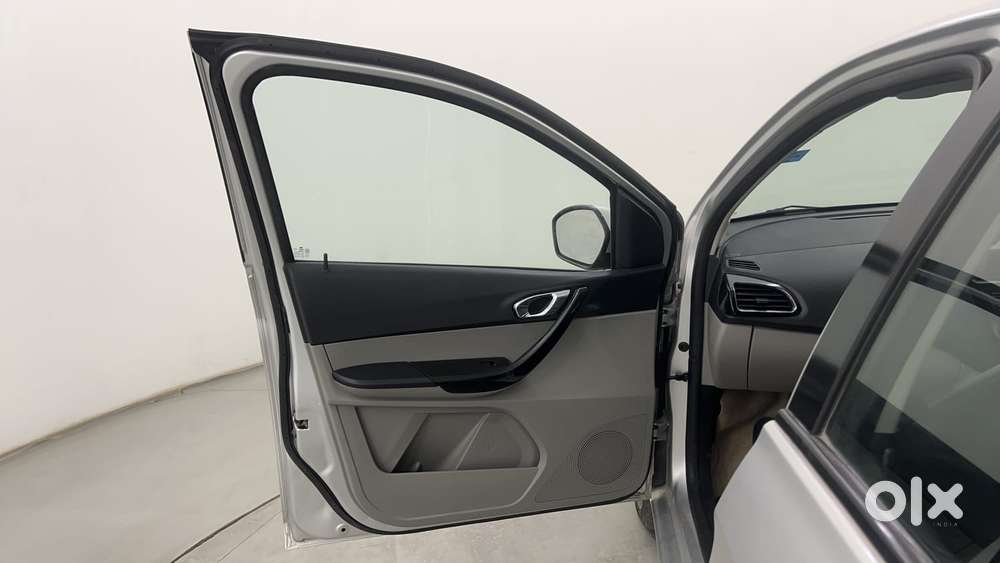 Tata Tiago Xza, 2018, Petrol