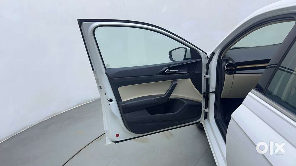 Skoda Slavia Style 1.0l Tsi At, 2022, Petrol