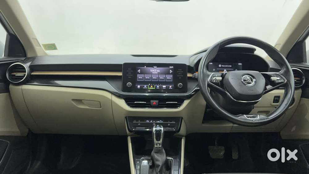 Skoda Slavia Style 1.0l Tsi At, 2022, Petrol