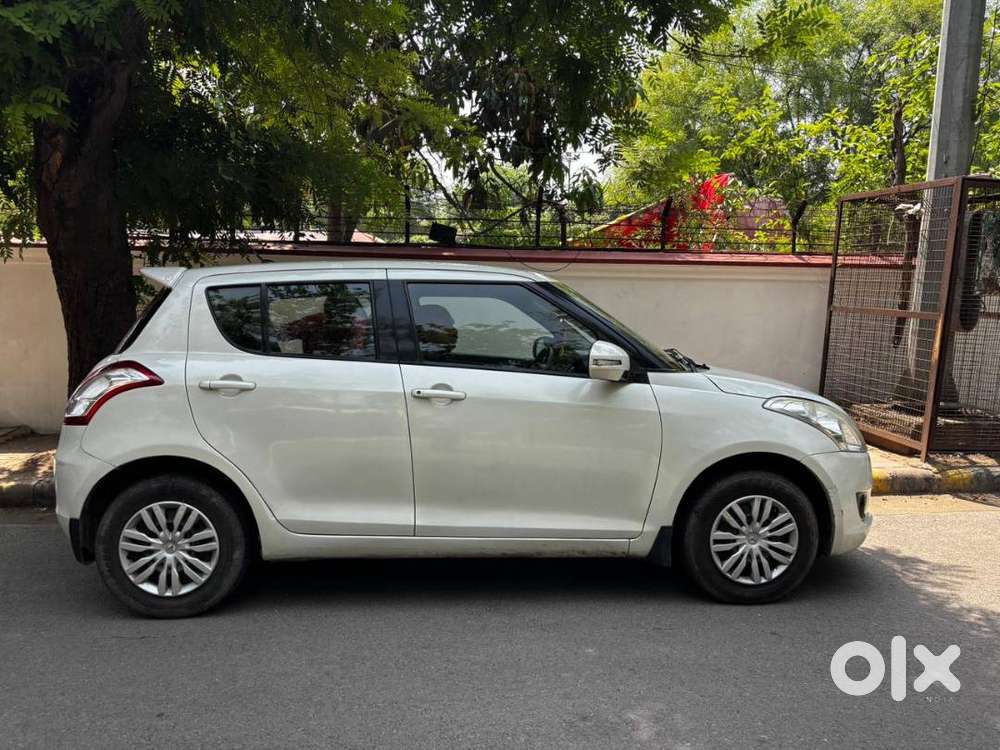 Well-maintained Maruti Suzuki Swift Vxi 2013 Petrol