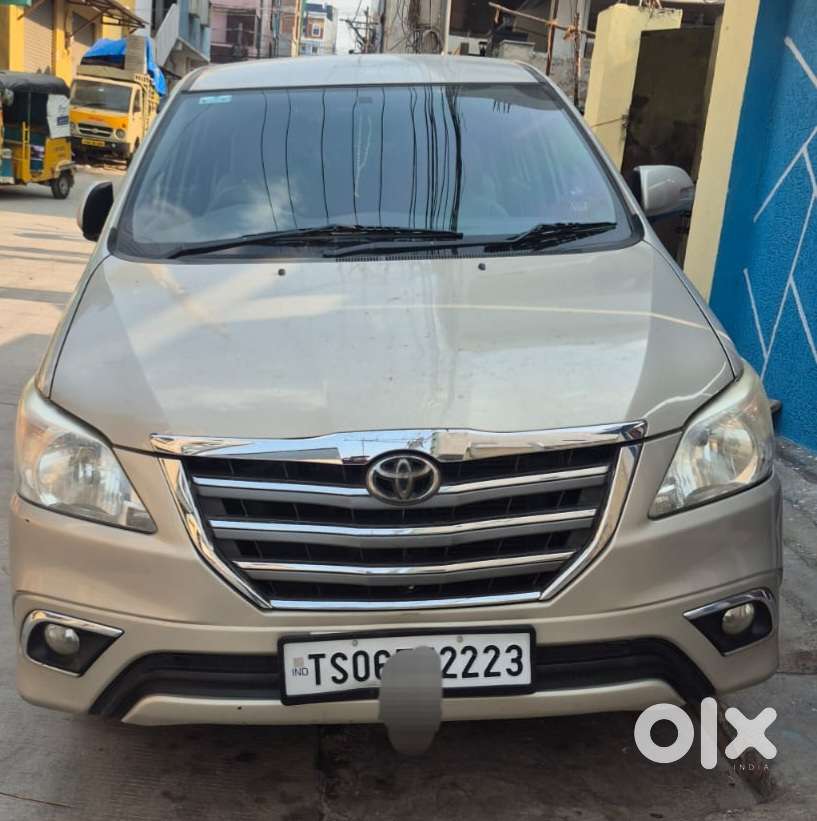 Toyota Innova 2.5 Vx 8 Seater Bs Iv, 2014, Diesel