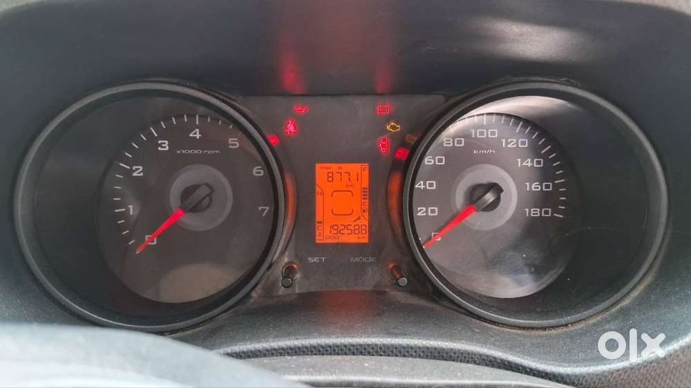 Mahindra Tuv 300 T4 2017