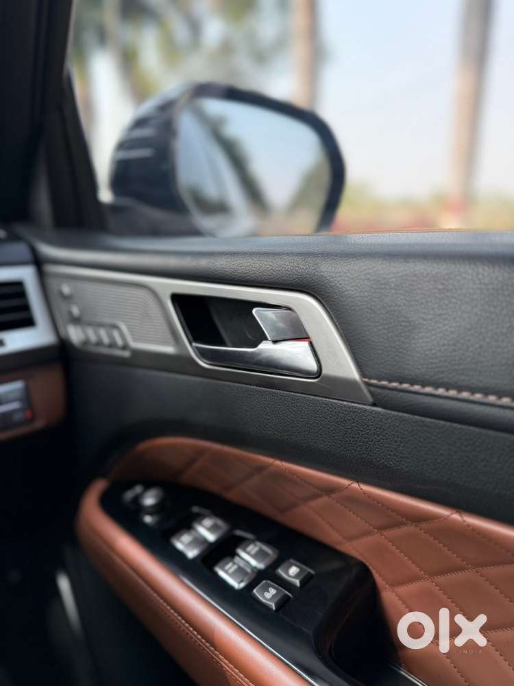 Mahindra Alturas G4 Bs6 2020 Model 4x4 Automatic