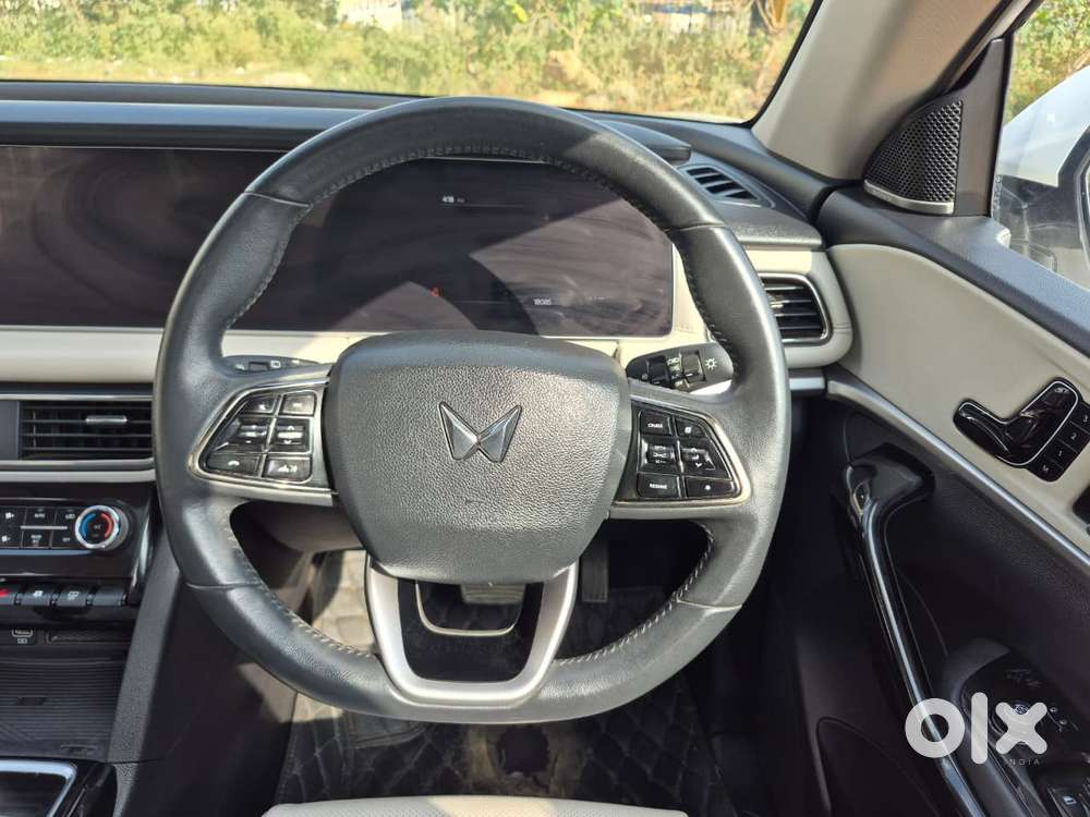 Mahindra Xuv700 2.0 Ax 7 Petrol At Luxury Pack Str, 2024, Petrol