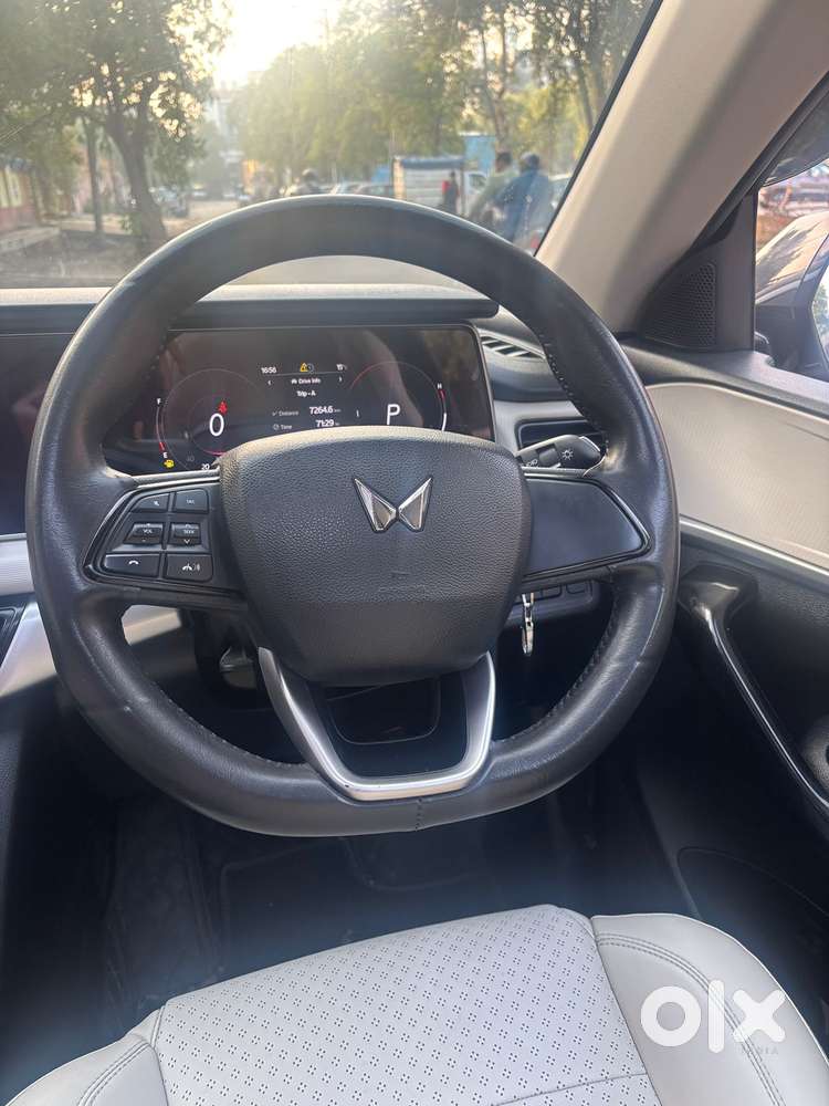 Mahindra Xuv700 2.0 Ax 5 Petrol At Str, 2022, Petrol