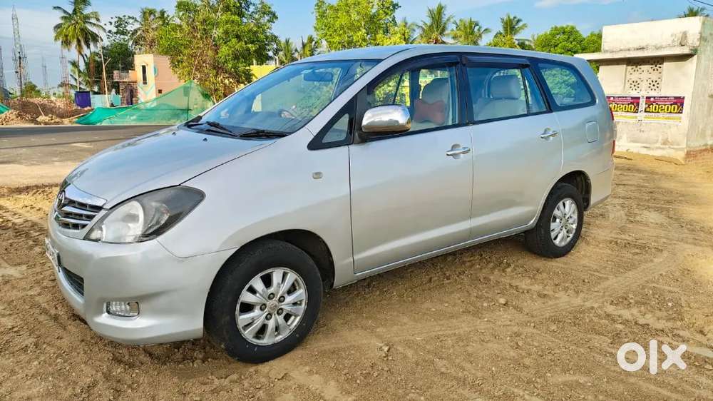 Toyota Innova 2010 Model With Service Record And With Brand New Tyres
