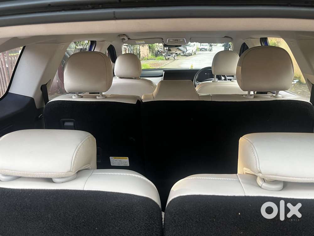 Mahindra Xuv700 2.0 Ax 7 Petrol Mt Str, 2022, Petrol