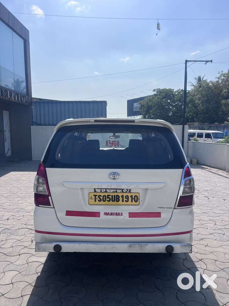 Toyota Innova 2.5 G (diesel) 8 Seater, 2016, Diesel