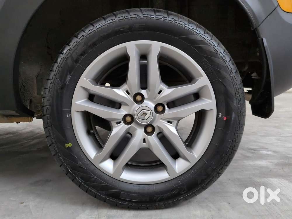 Renault Triber 1.0 Rxz Dual Tone, 2022, Petrol