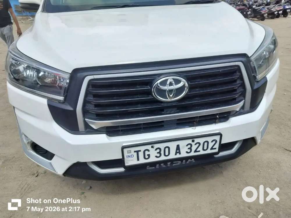 Innova Crysta Bucket Seats Diesel Manual 2025 White Colour