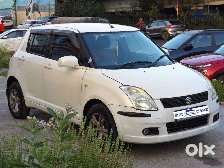 Maruti Suzuki Swift Vxi + Manual, 2005, Petrol
