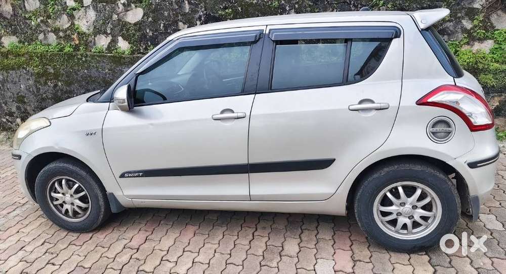 Maruti Suzuki Swift Vxi + Manual, 2012, Petrol