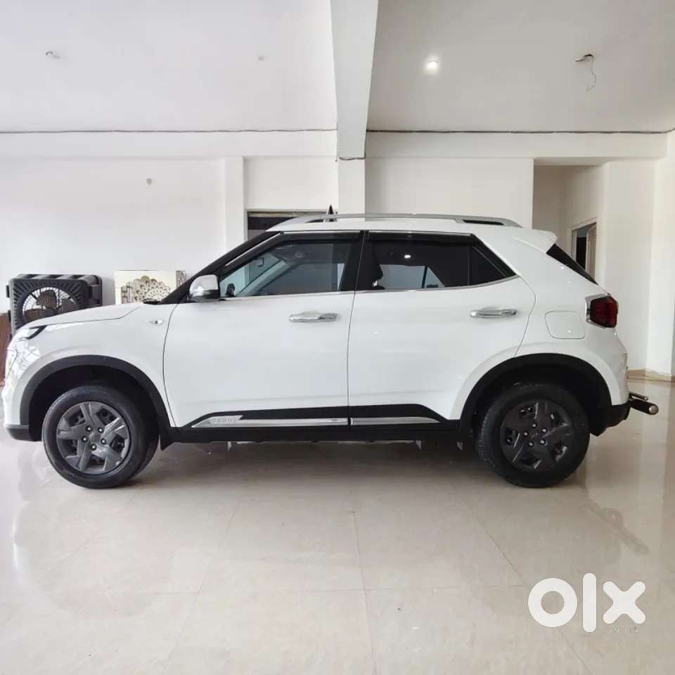 Hyundai Venue 1.0 S (o) Turbo Dct, 2024, Petrol