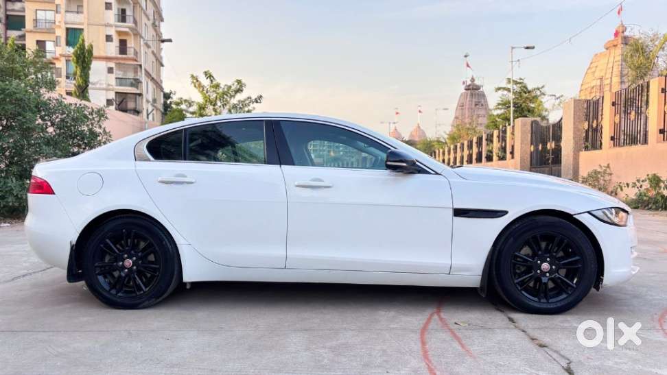 Jaguar Xe Portfolio, 2017, Petrol