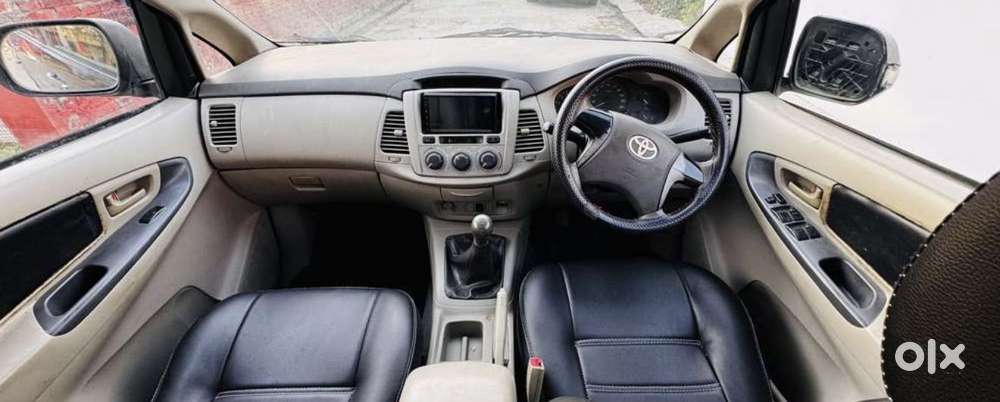 Toyota Innova 2.5 V 7seater Crysta Edition, 2012, Diesel