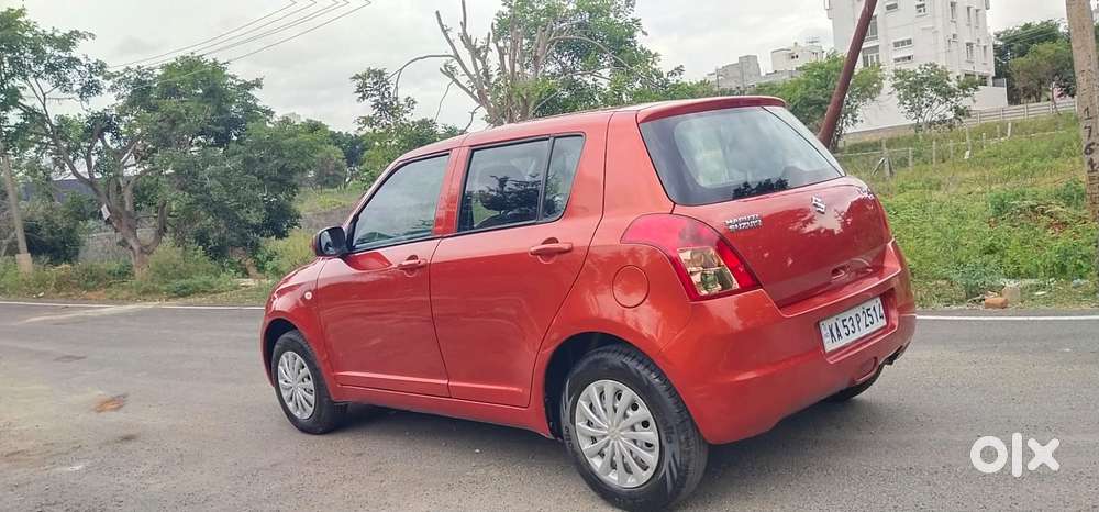 Maruti Suzuki Swift Lxi Bsiv, 2010, Petrol