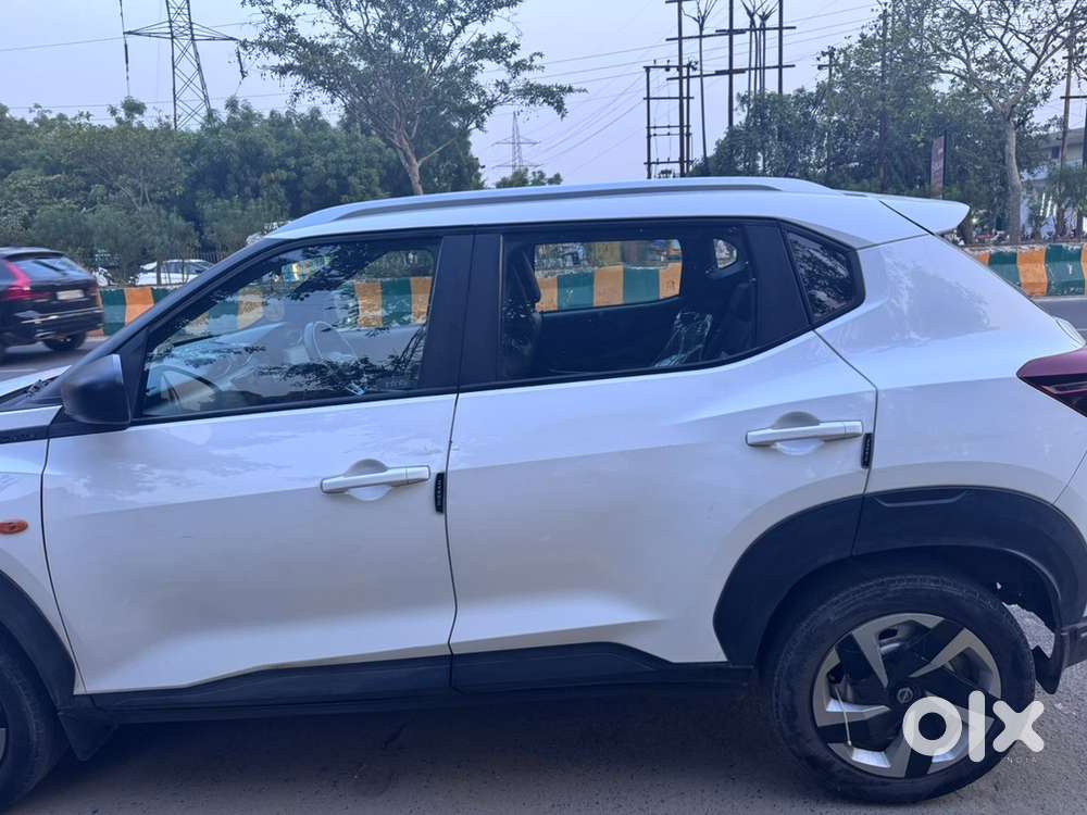 Nissan Petrol Car 2021