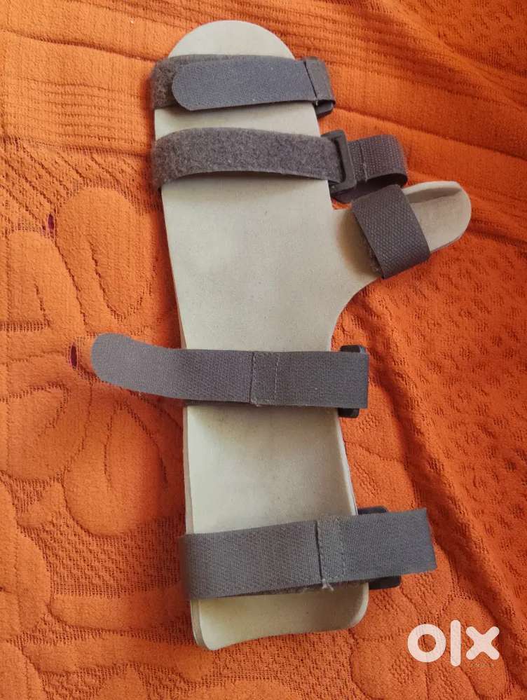 SPLINT lEFT HAND.