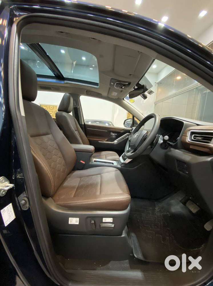Toyota Innova Hycross 2.0 Zx Hybrid 7 Str, 2024, Petrol