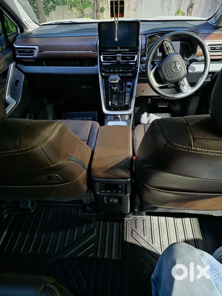 Toyota Innova Hycross 2.0 Zx (o) Hybrid 7 Str, 2025, Petrol