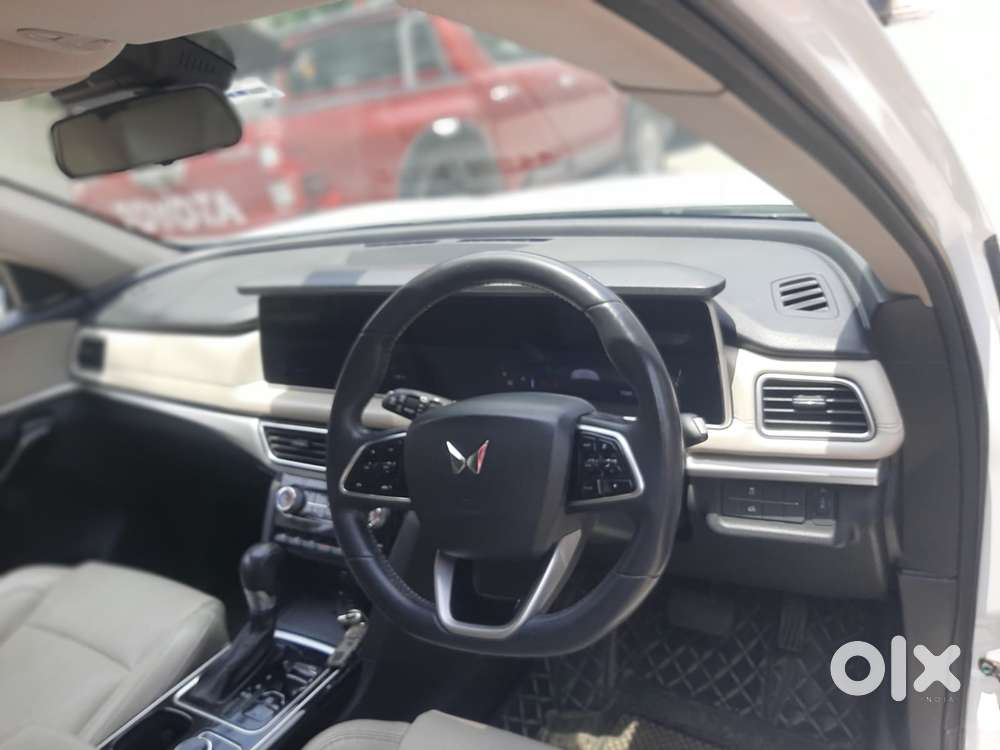 Mahindra Xuv700 2.2 Ax 7 Diesel At Luxury Pack Str, 2022, Diesel